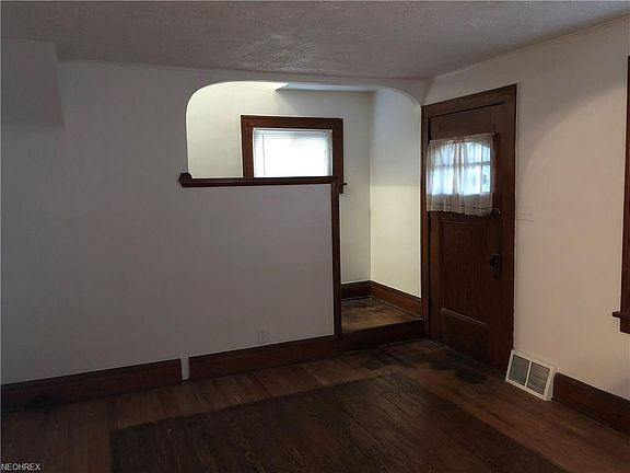3rd image of 11517 Governor Ave