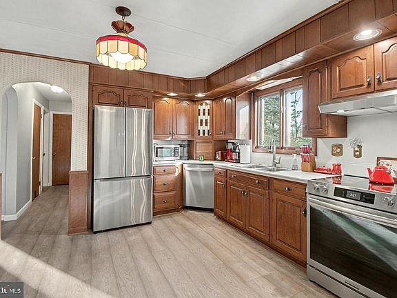 2nd image of 36 Crescent Dr