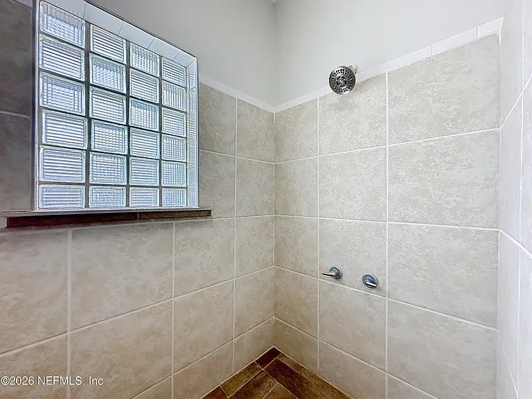 138 E Duval St — Photo 44