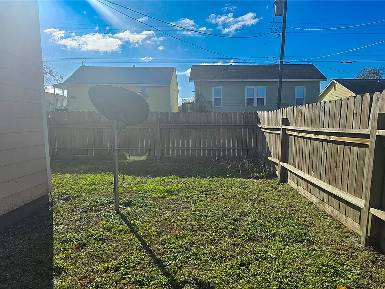 5309 Avenue O — Photo 10