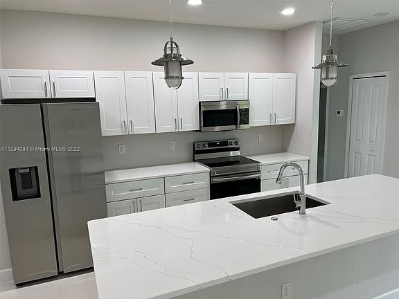4th image of 3208 30th St W