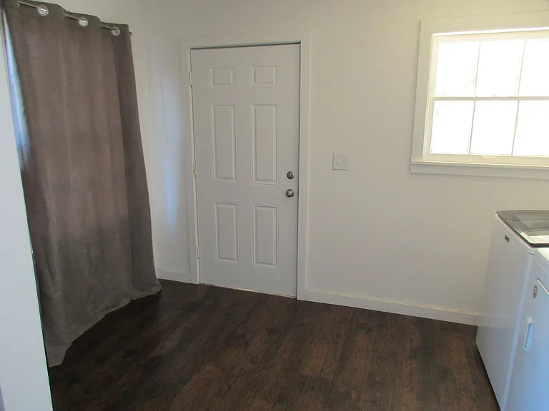 604 S Spring St — Photo 12