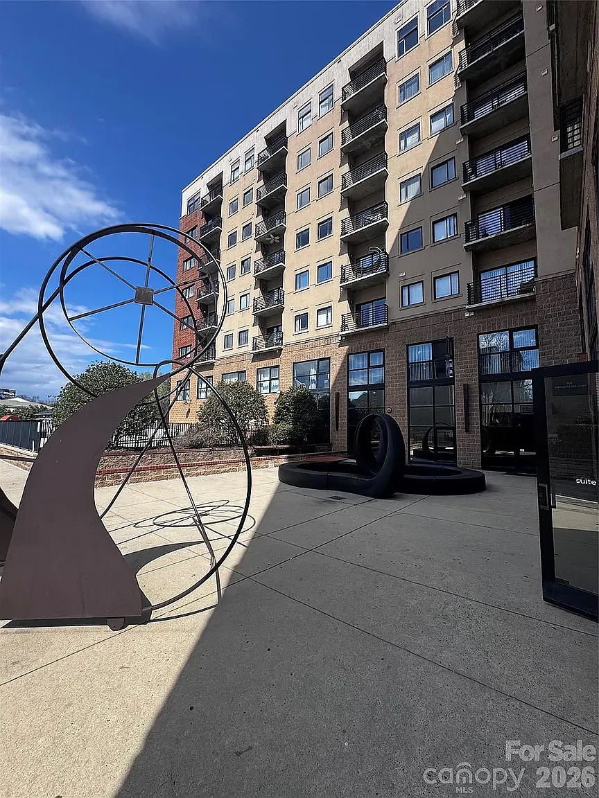 2 bed, 787 sqft, $1,950 — Photo 2
