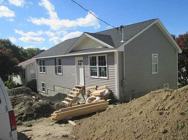 2nd image of 140 Rushmore Ave