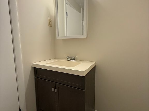5th image of 1 Station St APT G3