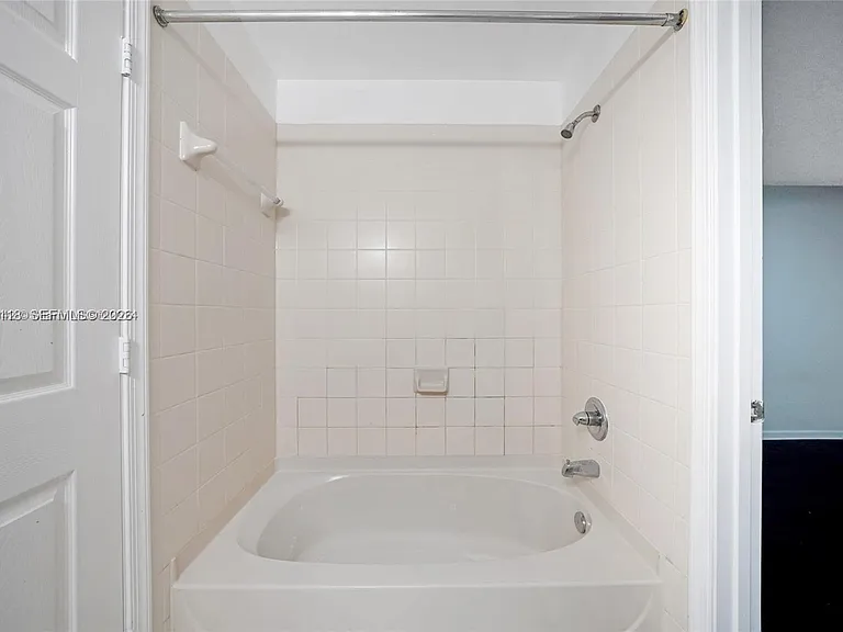 3903 Tree Top Dr #3903 — Photo 18