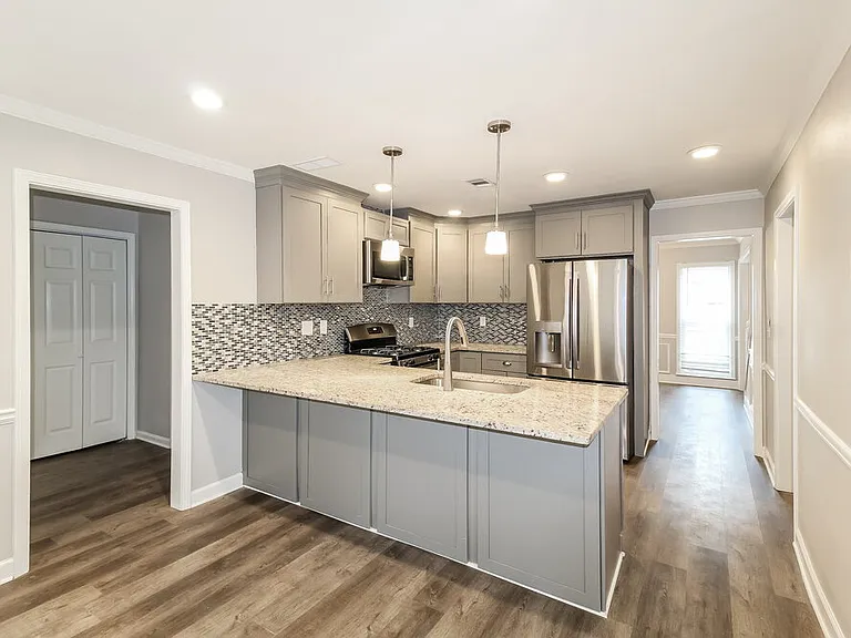 2570 Broadmoor Ct — Photo 6