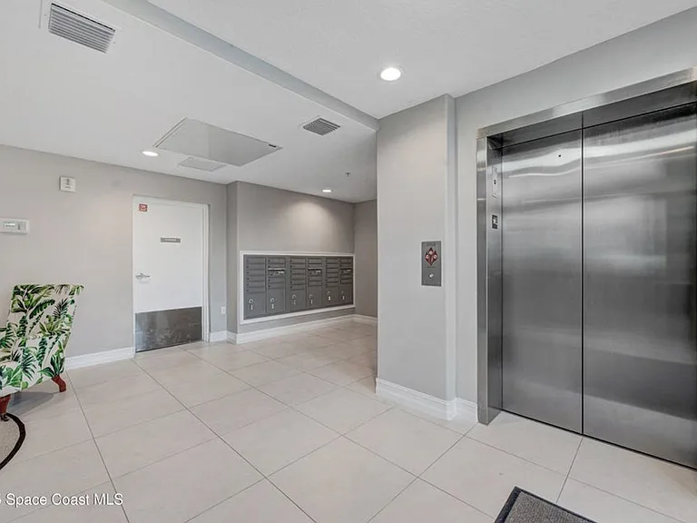 1825 Riverside Dr #204 — Photo 4