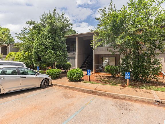 3rd image of 403 Skyview Dr APT C