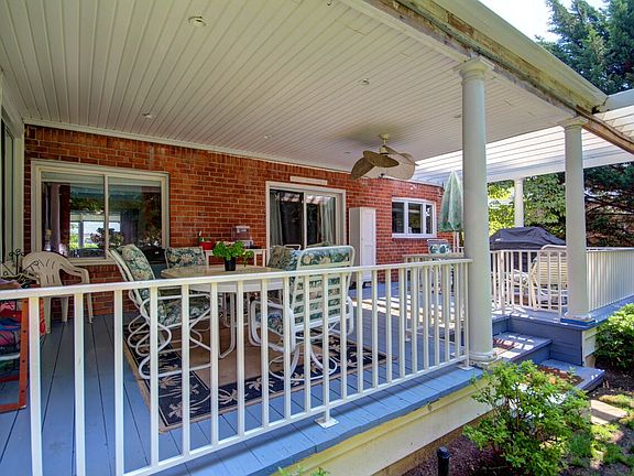 3rd image of 9 Nemeth St