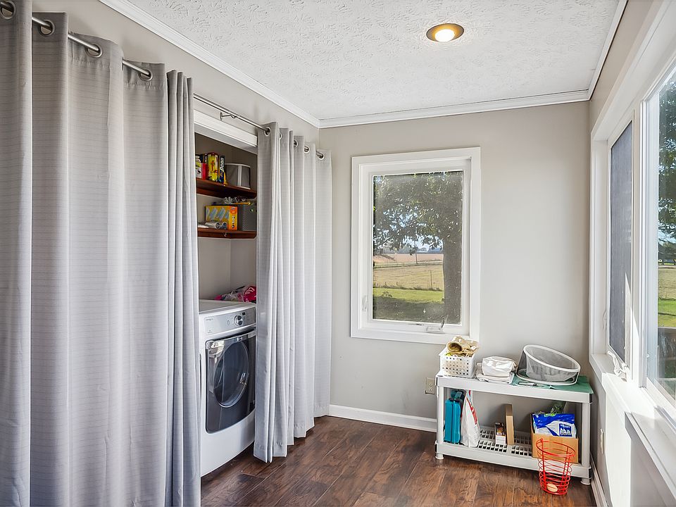 Mud room/laundry/everyday entrance