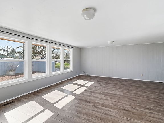 3rd image of 670 NE 7th Ave
