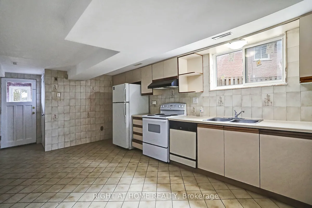 Building Photo - 16 Kingsdown Dr #LOWER