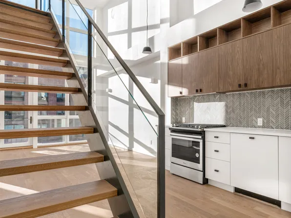 1122 Manhattan Avenue image 1 of 15