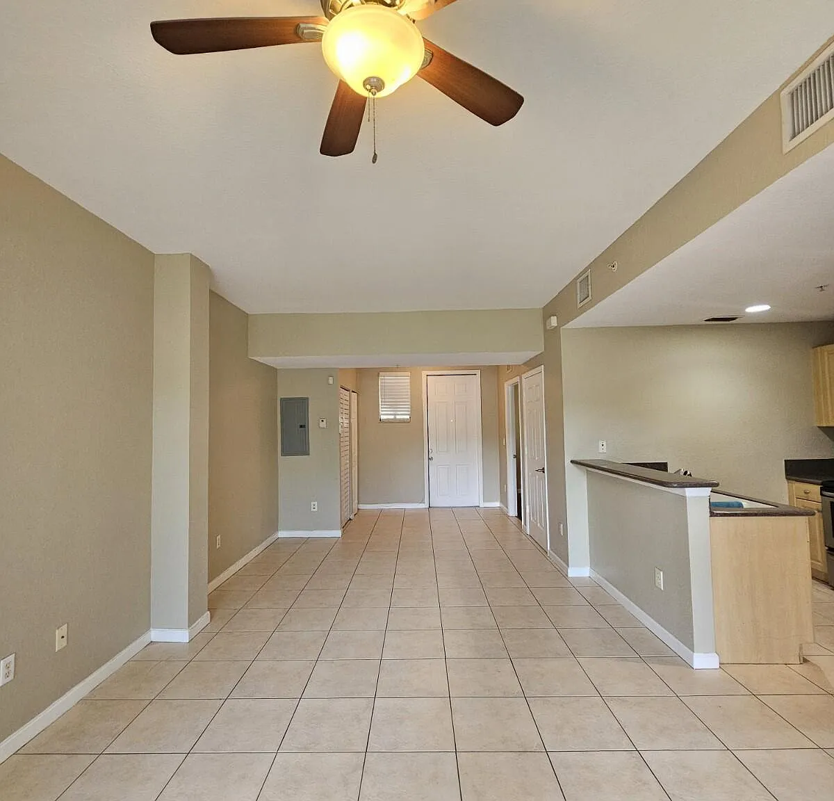 2 bed, 2.0 bath, 844 sqft, $1,850 — Photo 2