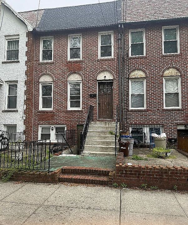 1st image of 2025 E 23rd St