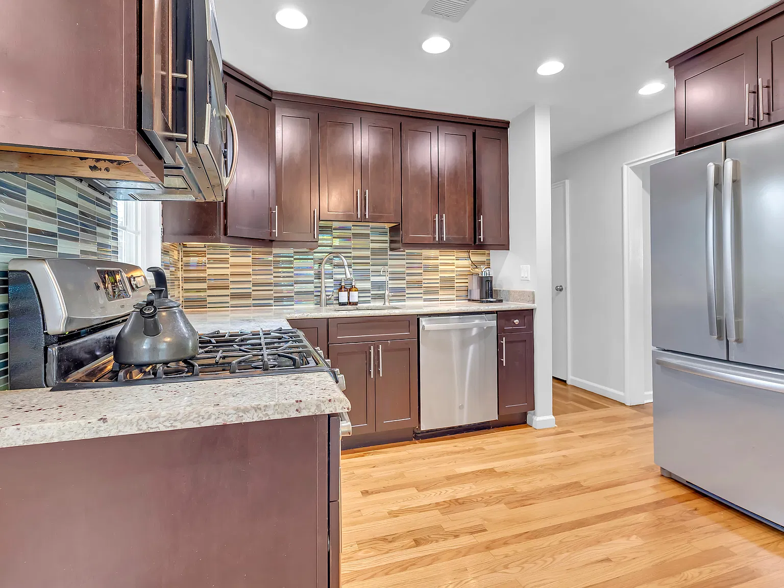 4 bed, 1305 sqft, $5,500 — Photo 4