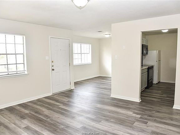 4th image of 700 Navarro Dr #A-d