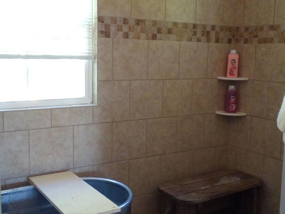 Full shower/bath room (separate from toilet room)