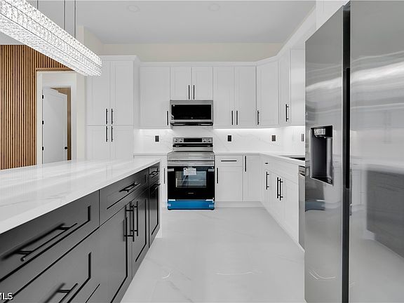 5th image of 537 Paloma Ave