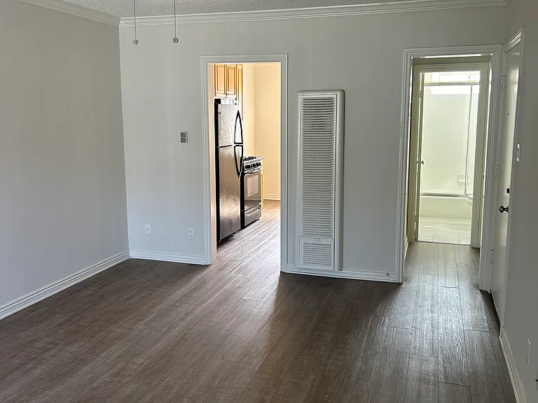 1023 Ocean Park Blvd #15 — Photo 2