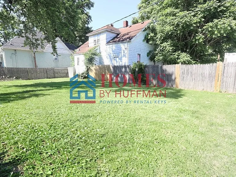 605 Madison Ave — Photo 17