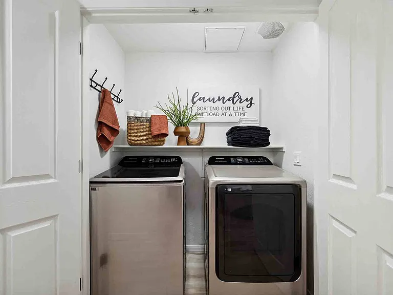 Zone Luxe, Glendale, AZ, Laundry Room