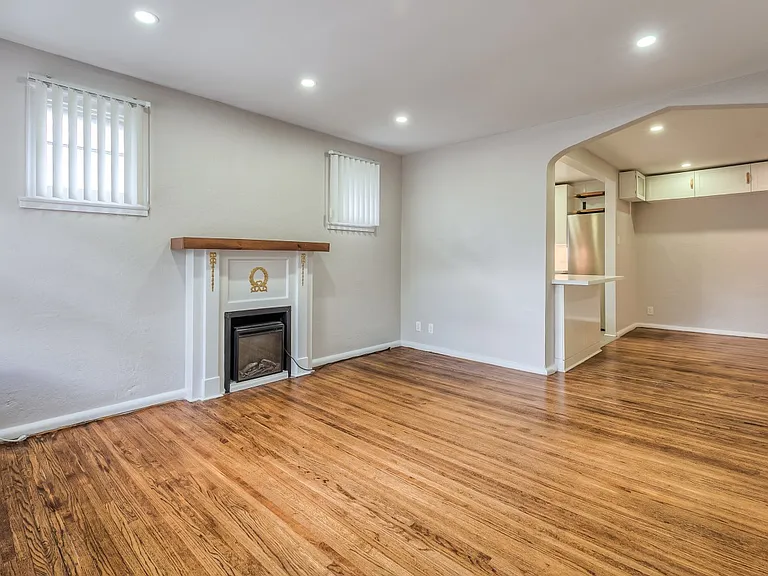 16 Acacia Rd #UPPER — Photo 3