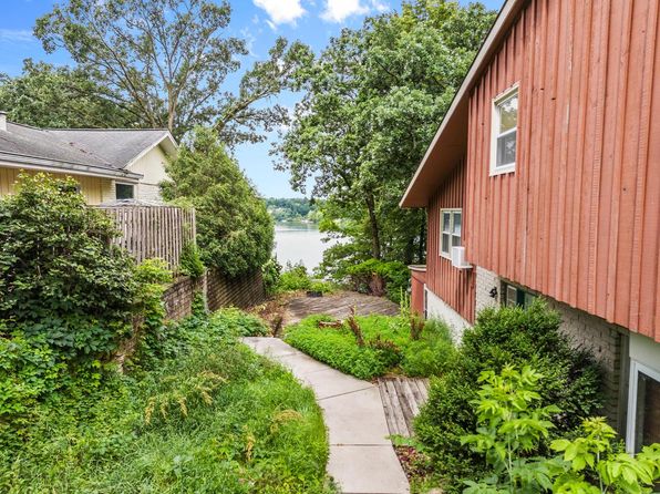 W299S10735 Pickering DRIVE, Mukwonago, WI 53149
