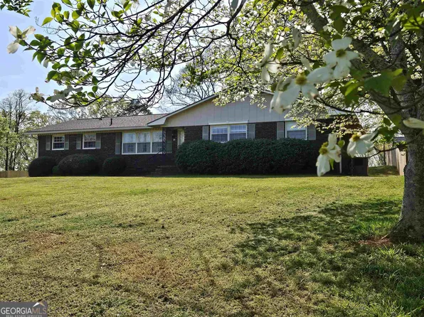 30 Pineridge Dr SE, Silver Creek, GA 30173