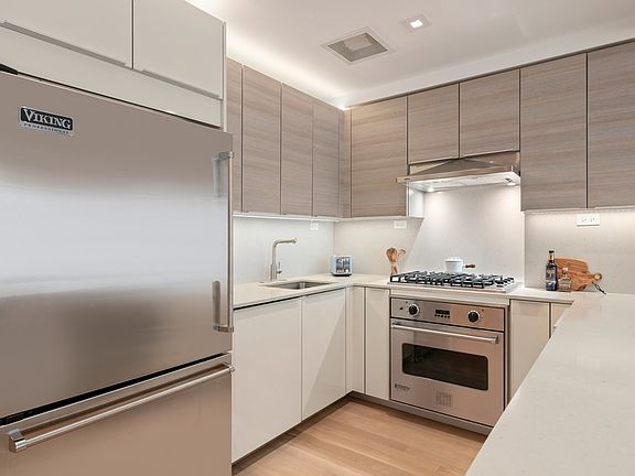 5th image of 82 University Pl APT 6