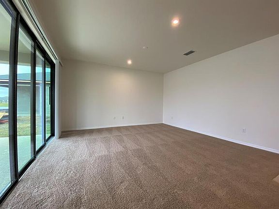 5th image of 2466 Empress Dr