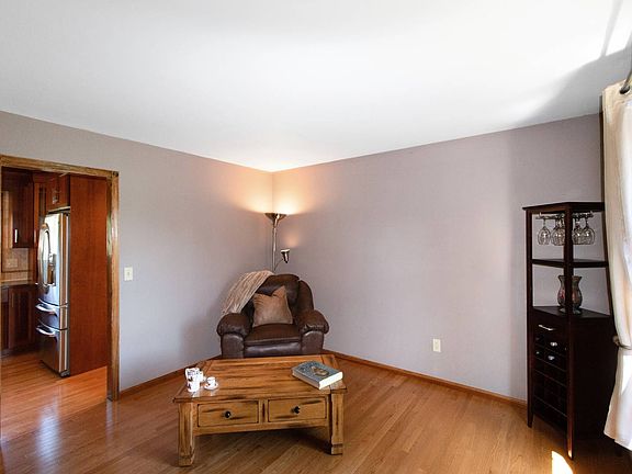 5th image of 34 Copperfield Dr