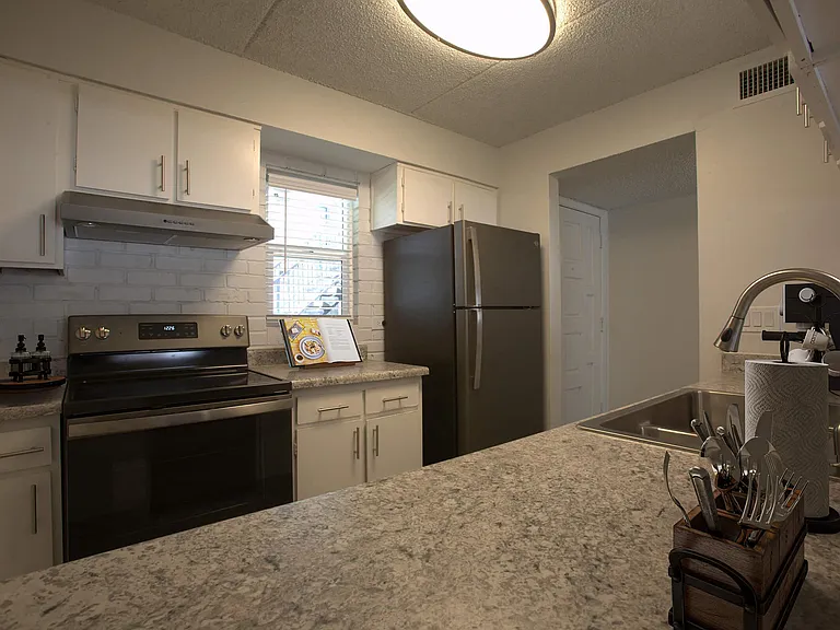 Icon Apartments — Photo 8