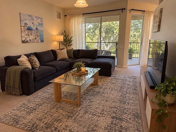 4th image of 2088 Carriage Ln