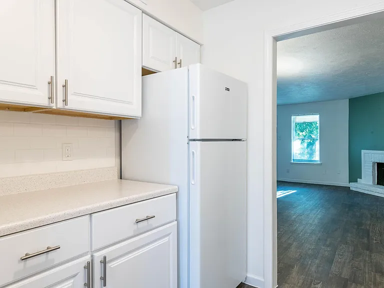 Hillsdale Garden Apartments — Photo 7