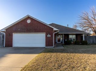 1317 Washington Cir, Moore, OK 73160