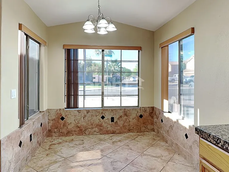 1925 E Palomino Dr — Photo 4