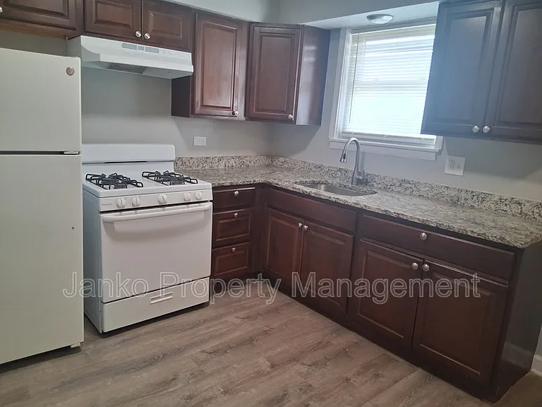 392 Hickory St #1E — Photo 1