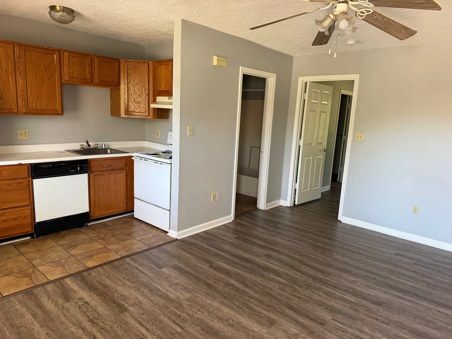 Cozy 1BR/1BA Apartment for Rent in Richmond, KY - Available 10/26, $775/mo with $450 deposit. — Photo 1