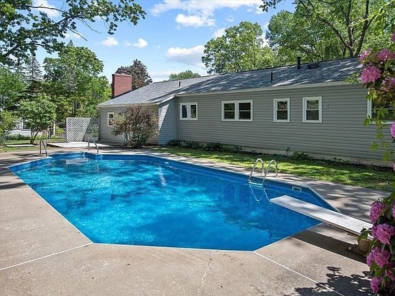 2nd image of 45 Sweet Brier Dr