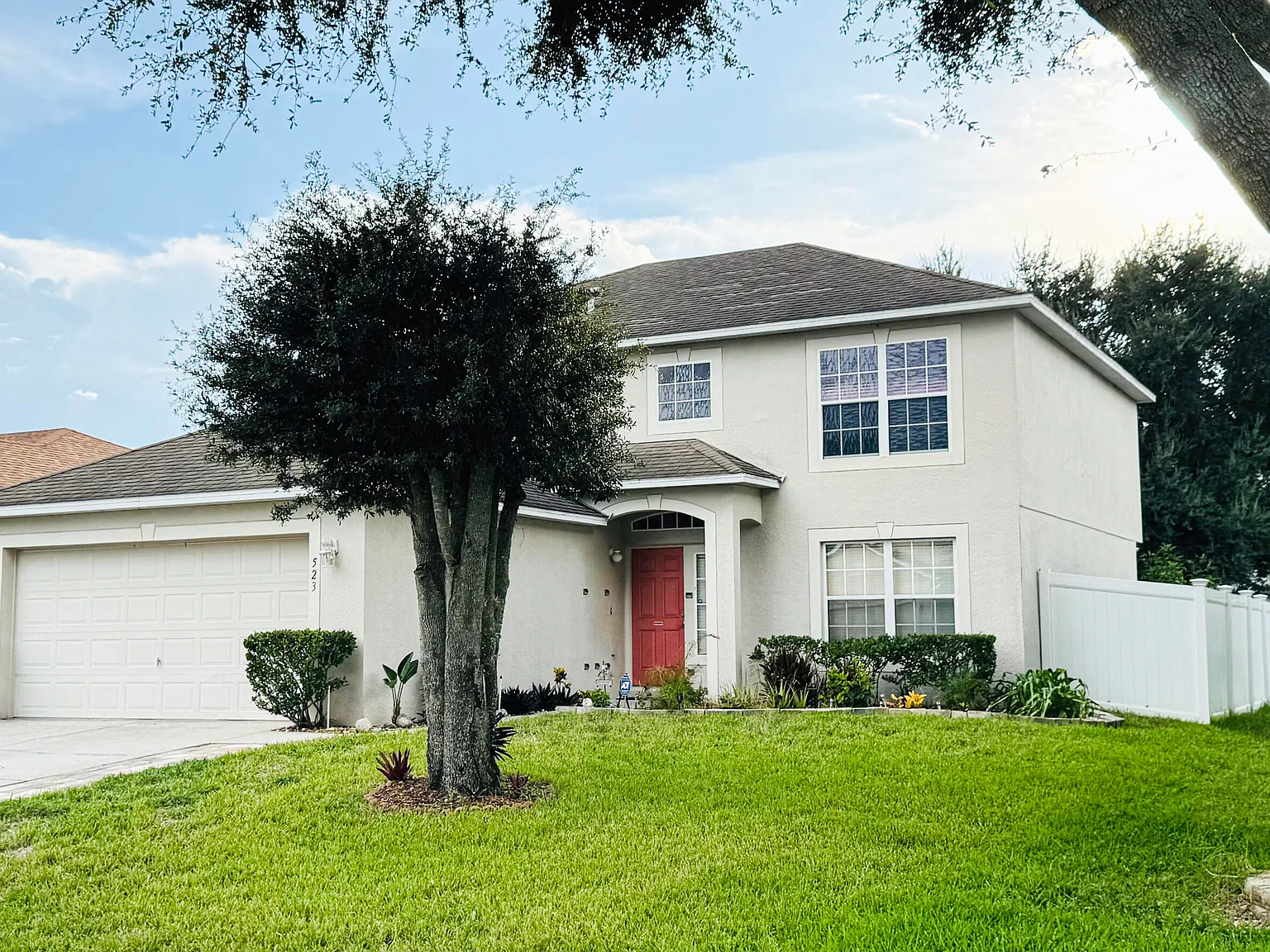 4 bed, 2.5 bath, 2200 sqft, $2,300 — Photo 2