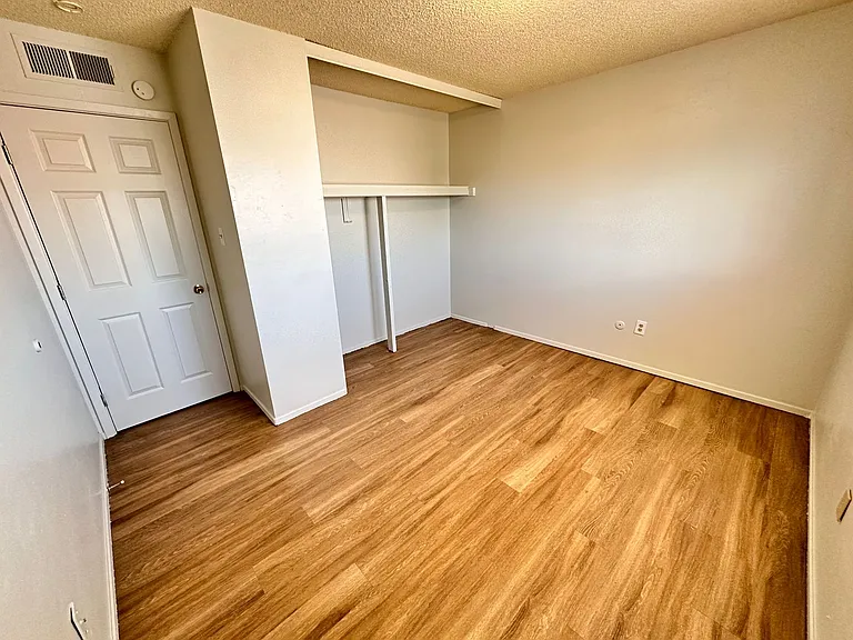 3417 Aztec Road NE — Photo 21