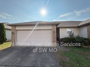 4424 W La Siesta St, Springfield, MO 65802