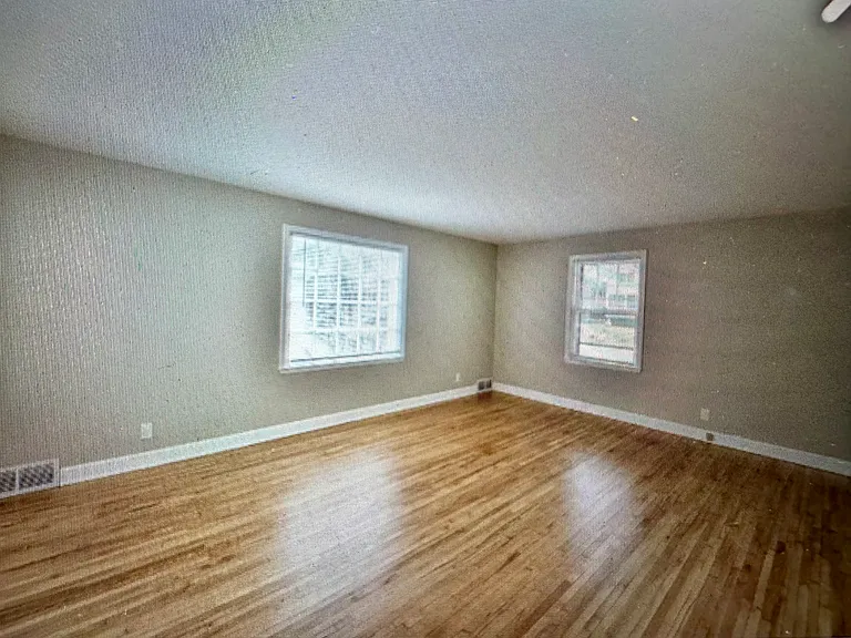 Large Living Room with maple flooring