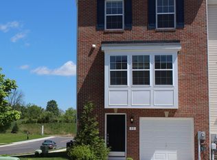 11 Wayside Ct, Falling Waters, WV 25419