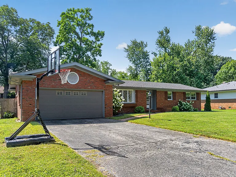 2030 E Greenwood St — Photo 3