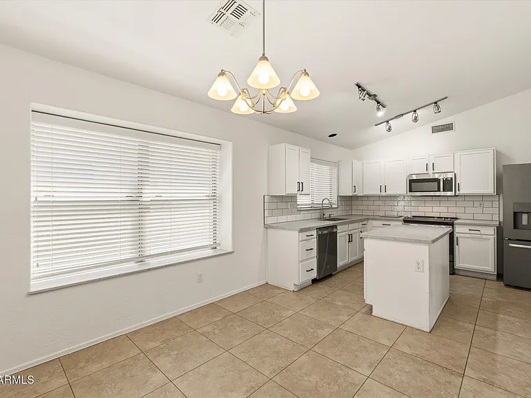 2212 E Vista Bonita Dr — Photo 8