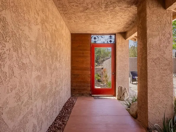 9247 Navajo Trl, Morongo Valley, CA 92256