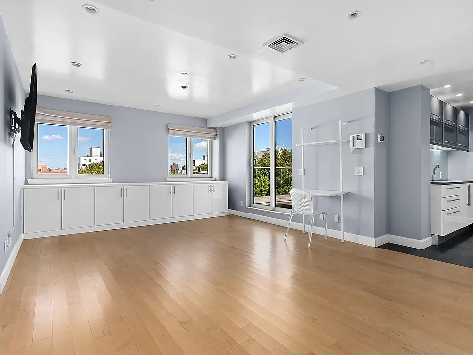 136 Powers St #4B